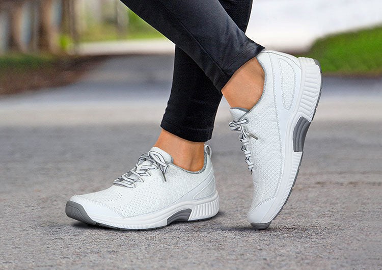 Orthofeet Athletic Walking Orthotic Women's Sneakers White | JL9538207