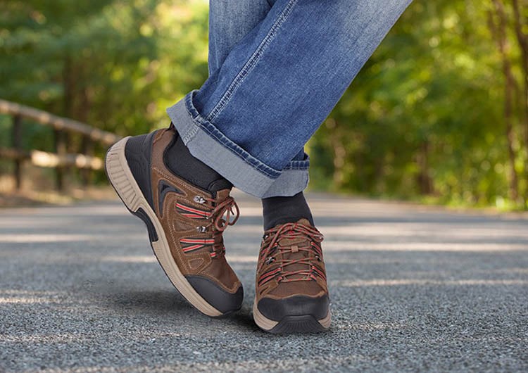 Orthofeet Outdoor Walking Orthopedic Men's Sneakers Brown | VX1980273